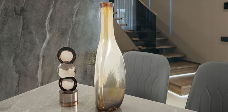 Jarrón Decorativo Triangular Cristal Zirconia Ambar Grande